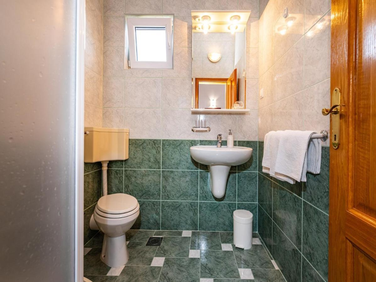 Apartments Prkacin Starigrad Paklenica Ngoại thất bức ảnh